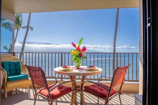 maui vacation rental lanai with view of ocean
