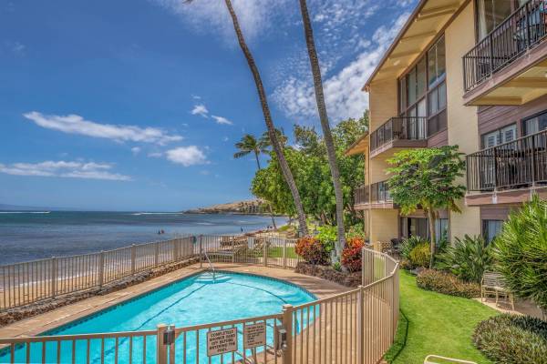 The pool at Hono Kai Resort.