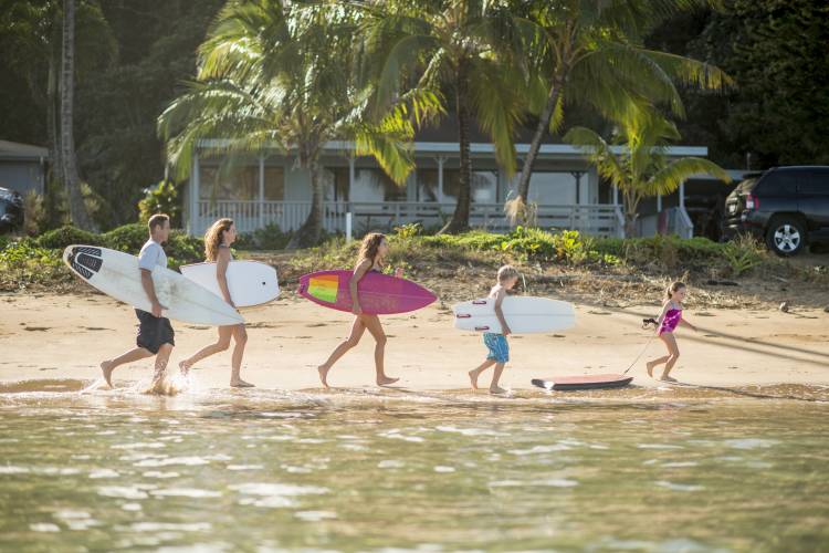 Family Surfing in Maui
