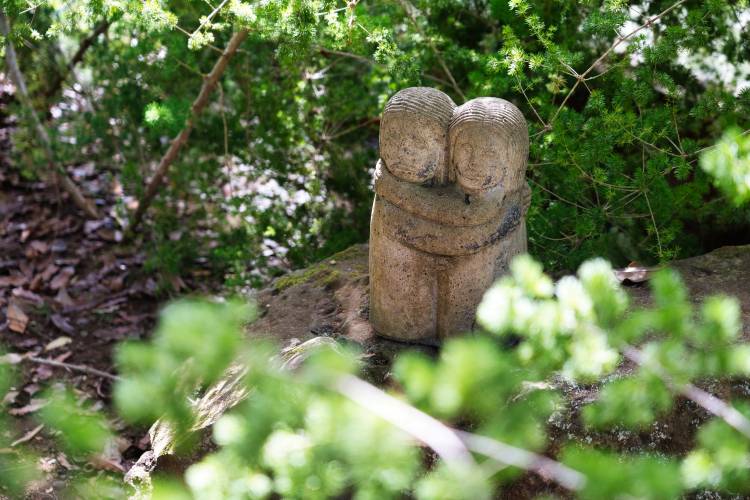 An image of a statue at Maui Nui Botanical Gardens.