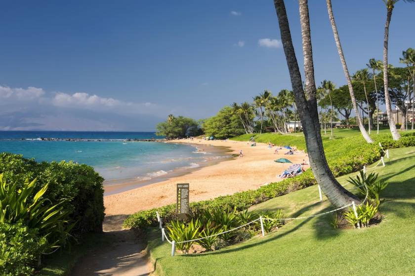 Ulua beach maui on a sunny day